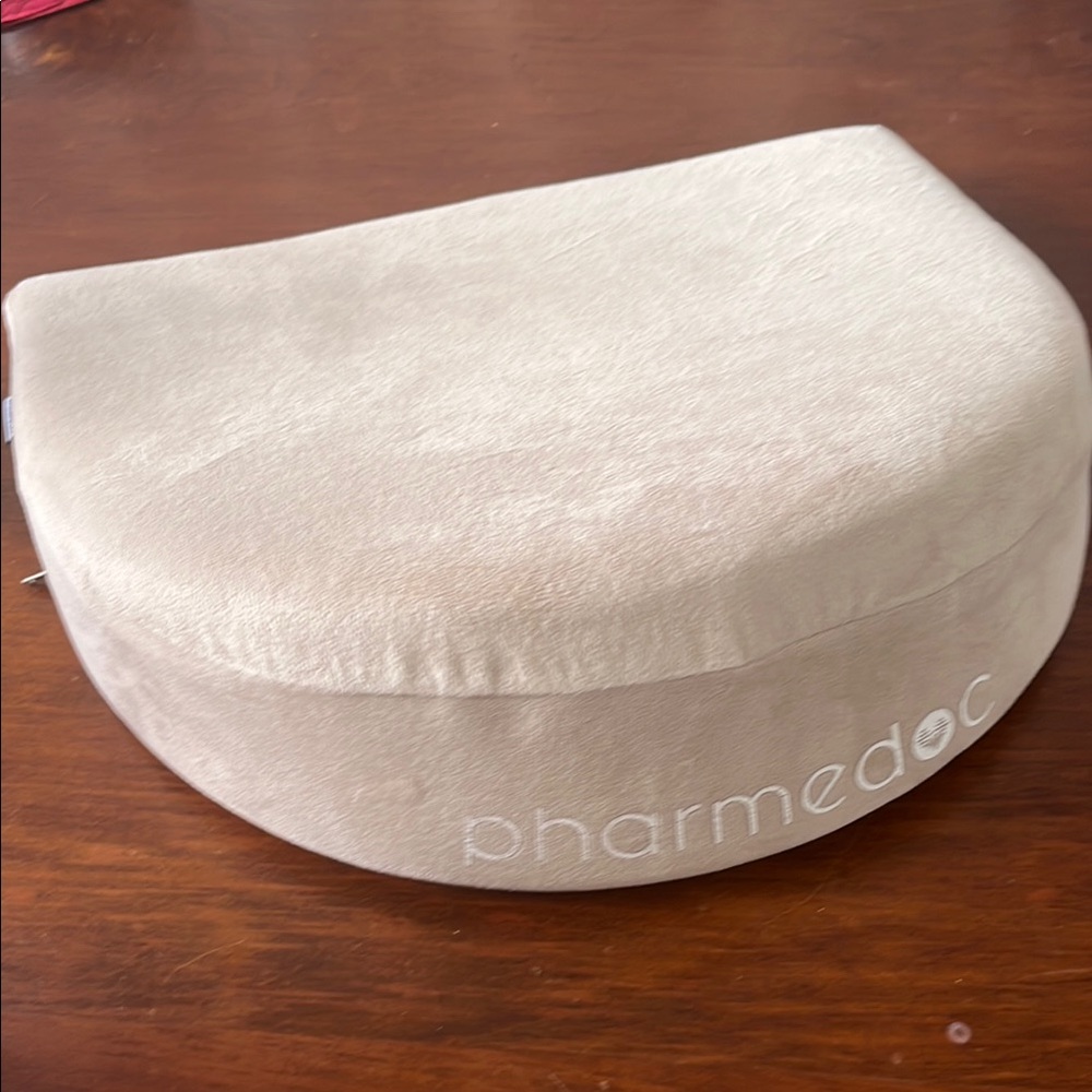PharMeDoc Mommy Wedge Pillow in cream
